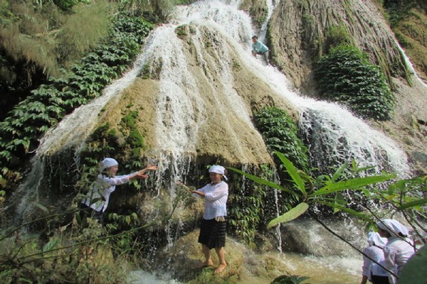 Hong Son Waterfalls, Tan Ky