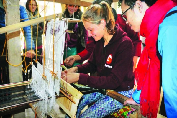 Community Based Tourisme and homestay tours delight foreigners in Western Nghe An