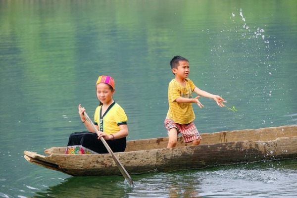 Go fishing on Giang River