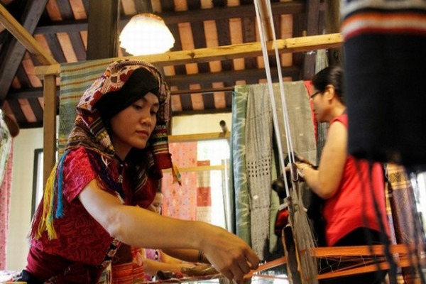 Hoa Tien Brocade & Weaving Village