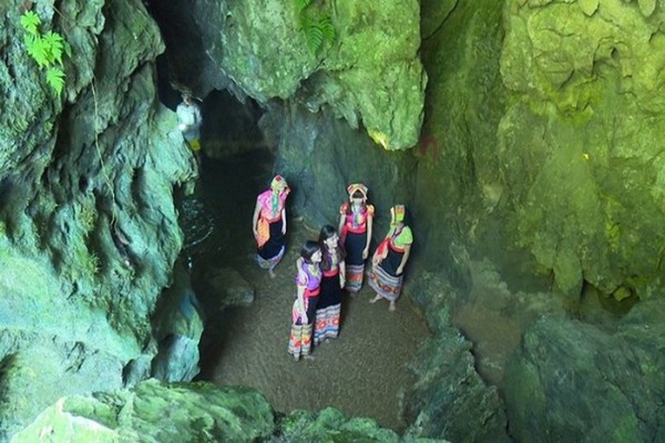 Mó Cave, Thái Minh Village, Tan Ky