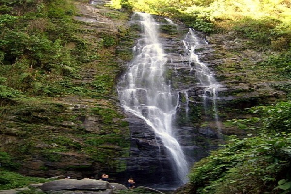 En excursion au parc naturel Pu Mat, Nghe An